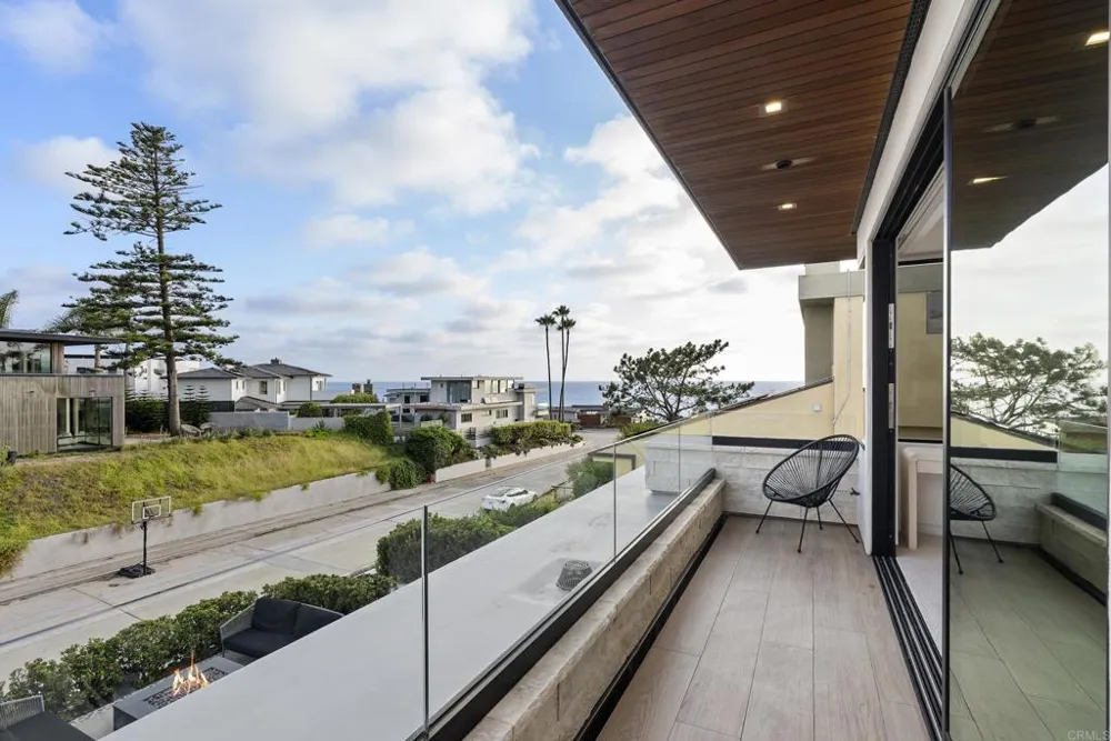216 Ocean St. Solana Beach, CA 92075