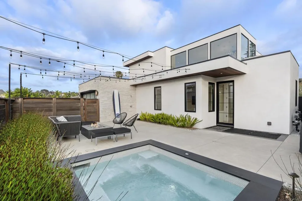 216 Ocean St. Solana Beach, CA 92075
