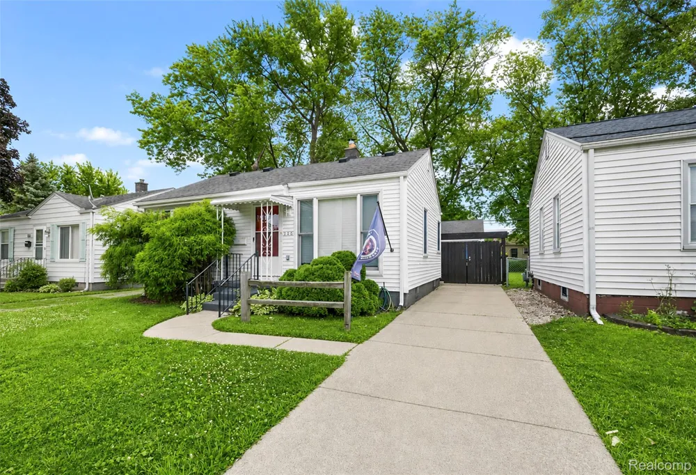 536 E Barrett Avenue Madison Heights City, MI 48071