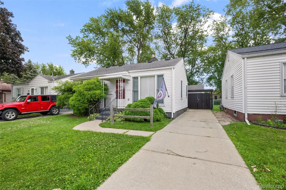 536 E Barrett Avenue Madison Heights City, MI 48071