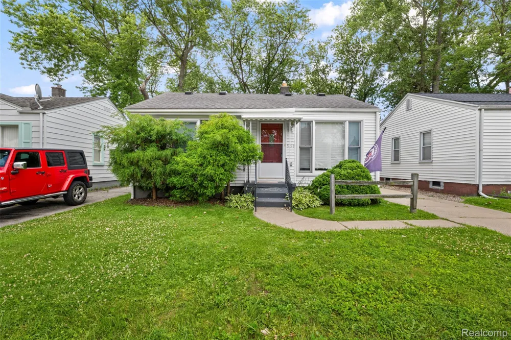 536 E Barrett Avenue Madison Heights City, MI 48071