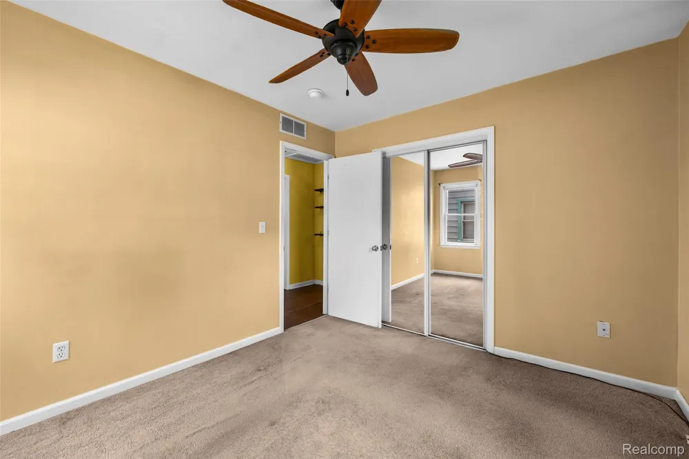 536 E Barrett Avenue Madison Heights City, MI 48071