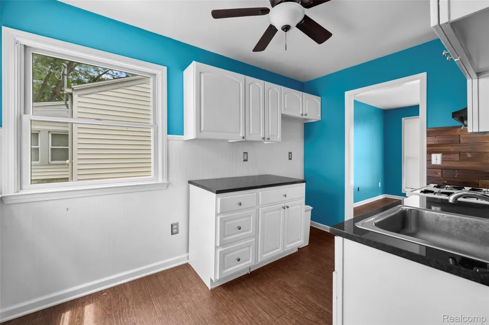 536 E Barrett Avenue Madison Heights City, MI 48071
