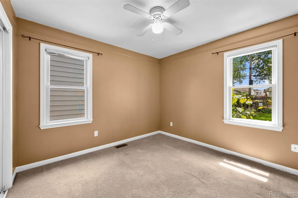 536 E Barrett Avenue Madison Heights City, MI 48071