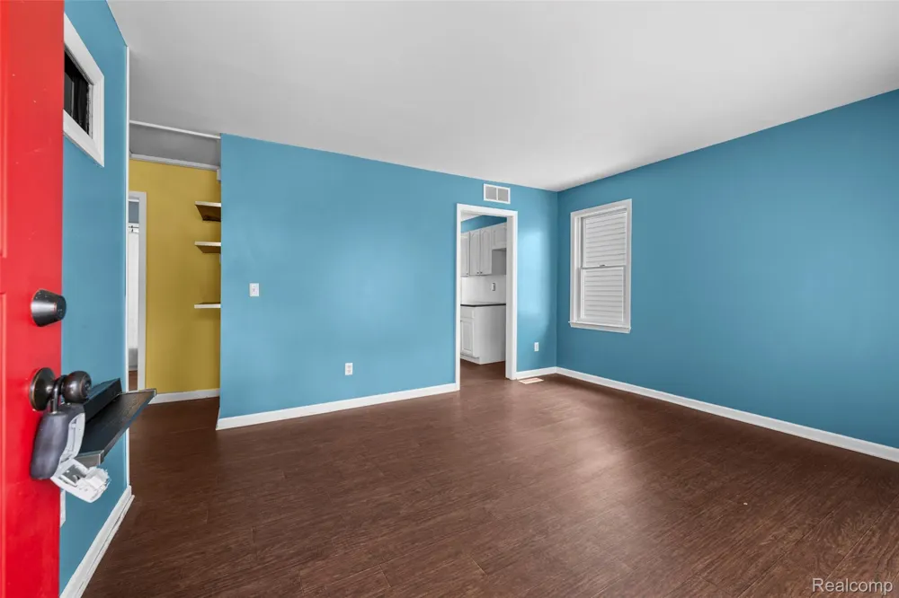 536 E Barrett Avenue Madison Heights City, MI 48071