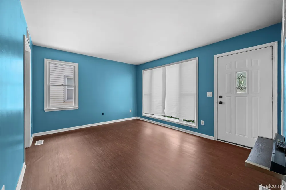 536 E Barrett Avenue Madison Heights City, MI 48071