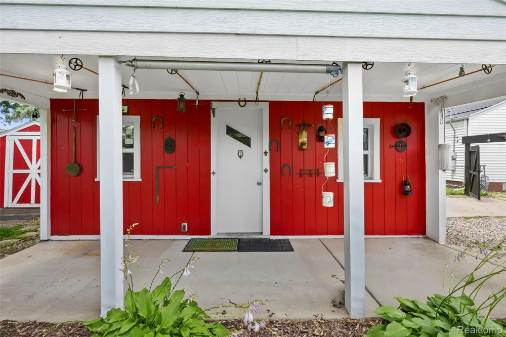 536 E Barrett Avenue Madison Heights City, MI 48071