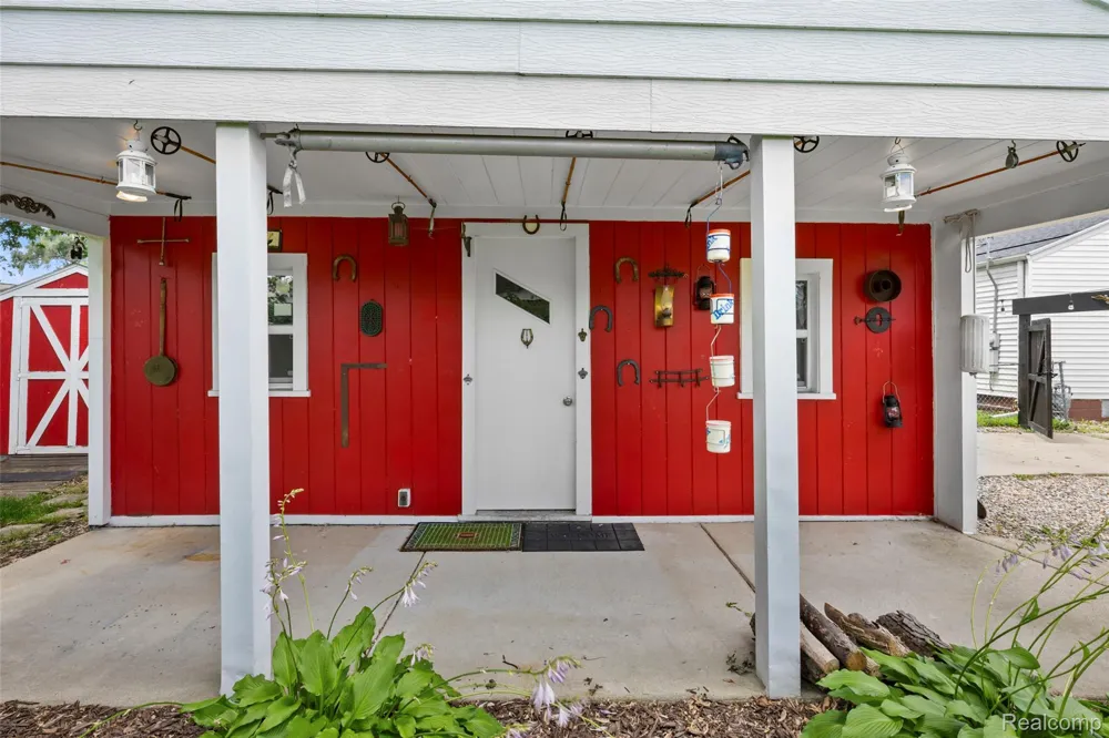 536 E Barrett Avenue Madison Heights City, MI 48071