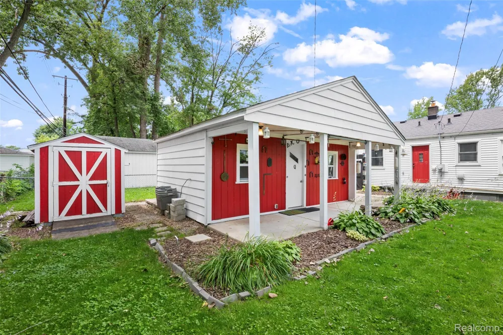 536 E Barrett Avenue Madison Heights City, MI 48071