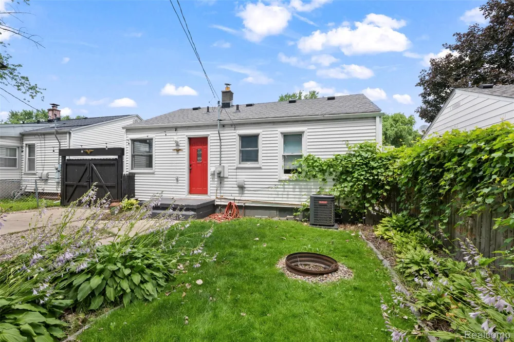 536 E Barrett Avenue Madison Heights City, MI 48071