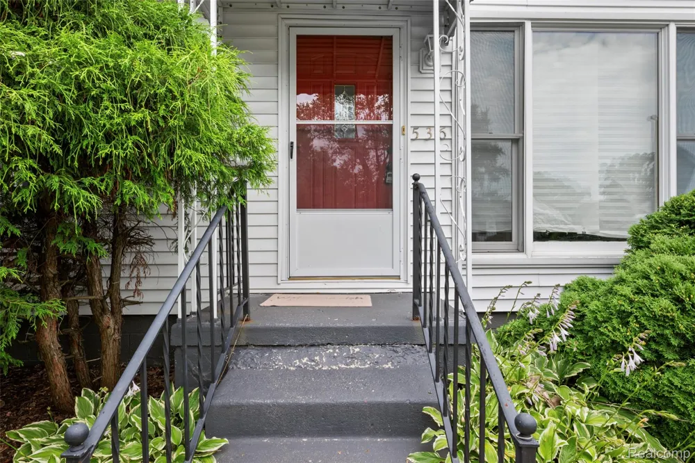 536 E Barrett Avenue Madison Heights City, MI 48071