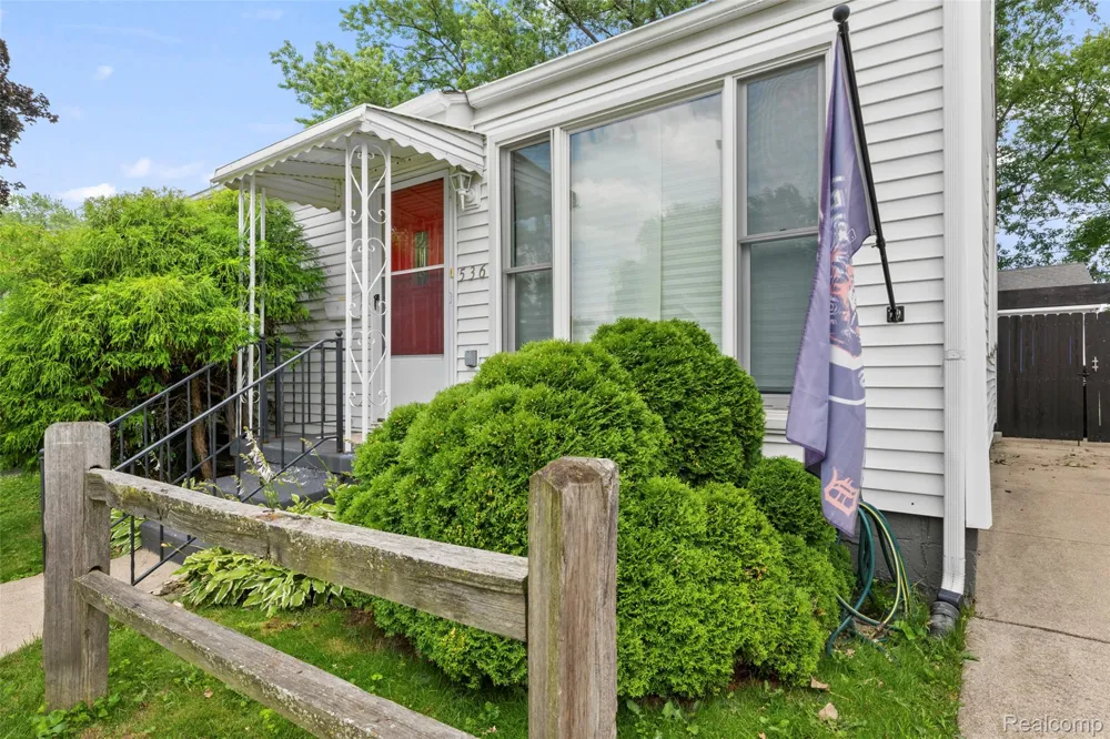 536 E Barrett Avenue Madison Heights City, MI 48071