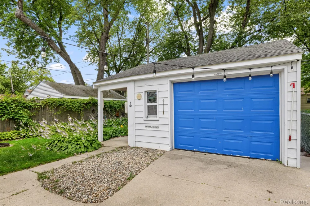 536 E Barrett Avenue Madison Heights City, MI 48071