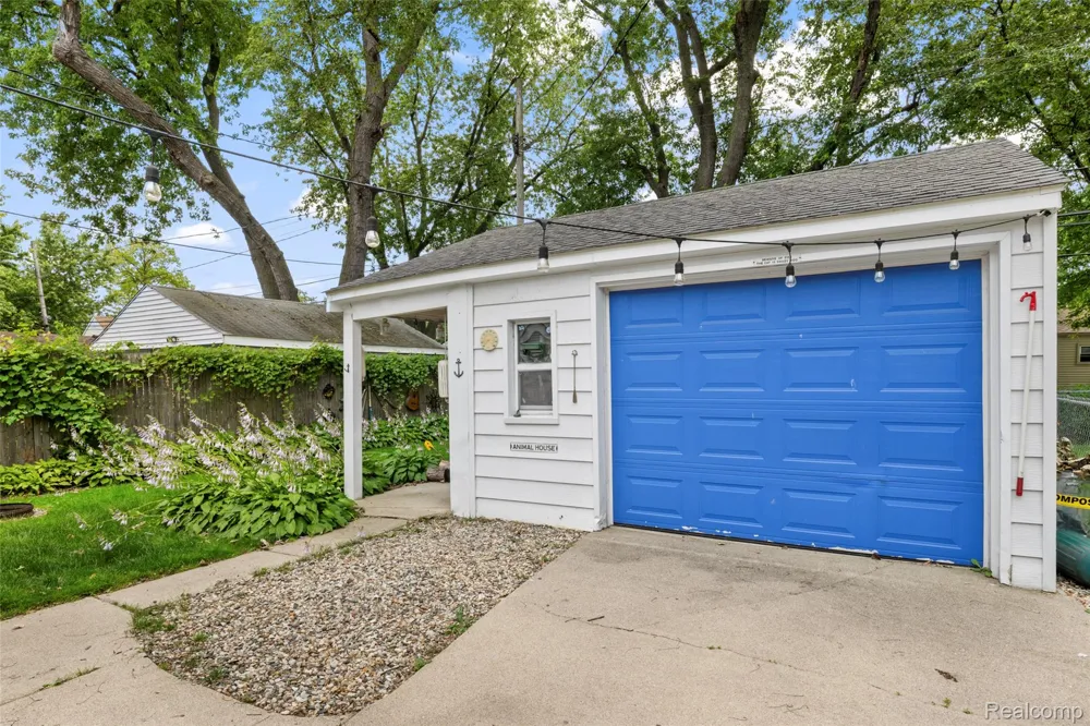 536 E Barrett Avenue Madison Heights City, MI 48071