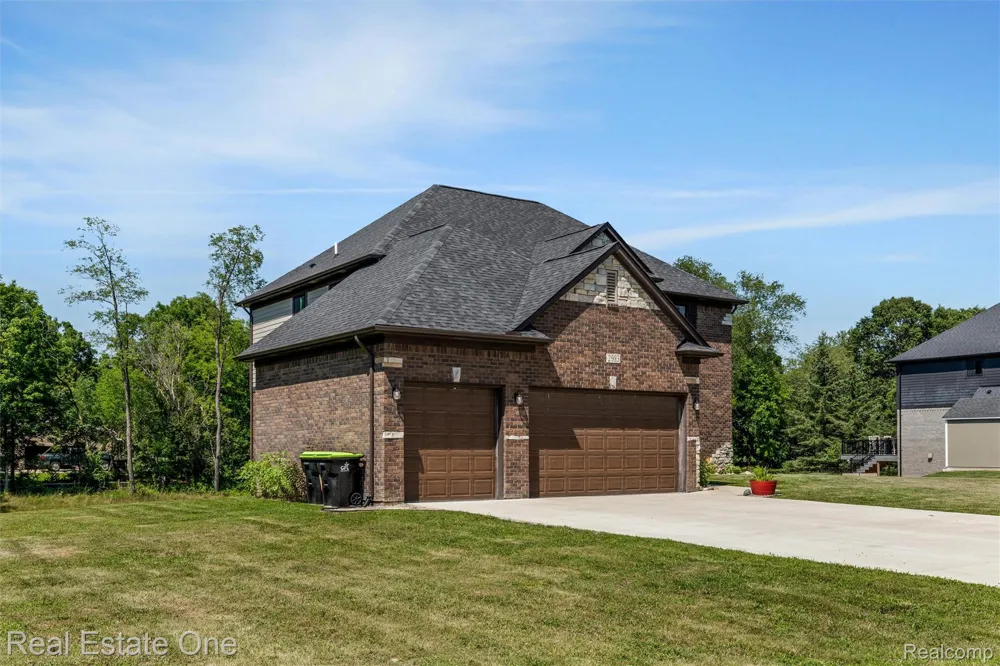 2983 28 Mile Road Washington Township, MI 48094
