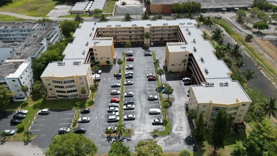 3990 NW 42nd Avenue #311 Lauderdale Lakes, FL 33319