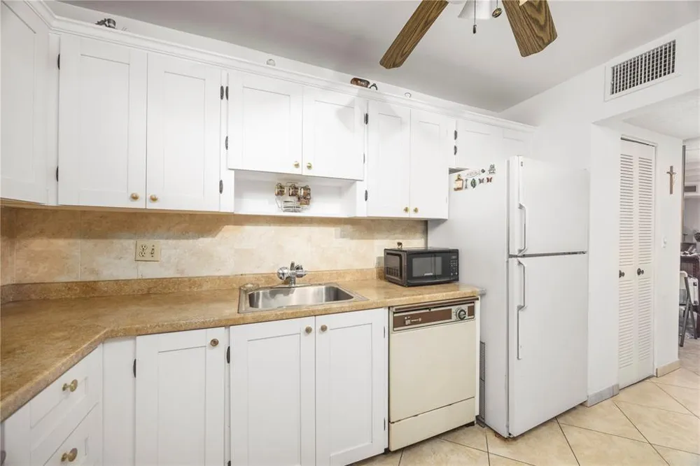 3990 NW 42nd Avenue #311 Lauderdale Lakes, FL 33319