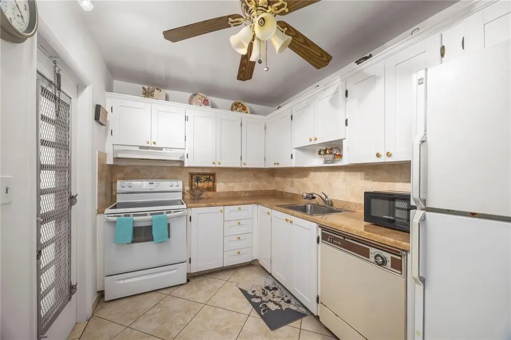 3990 NW 42nd Avenue #311 Lauderdale Lakes, FL 33319