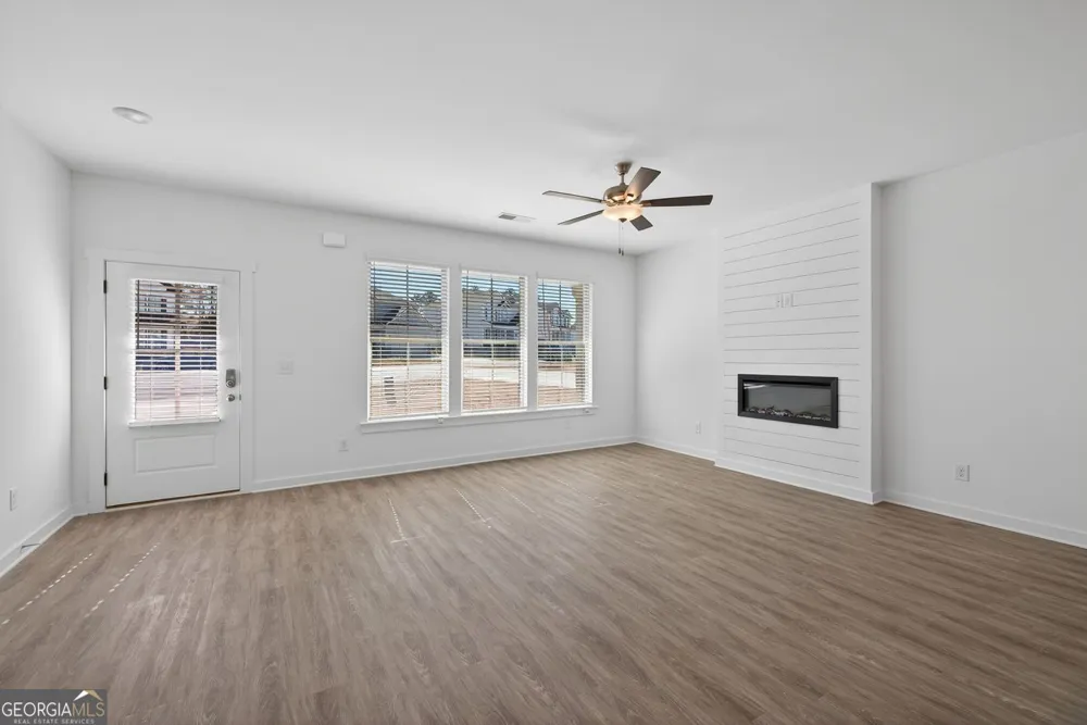 127 Royal Tern LN Warner Robins, GA 31093