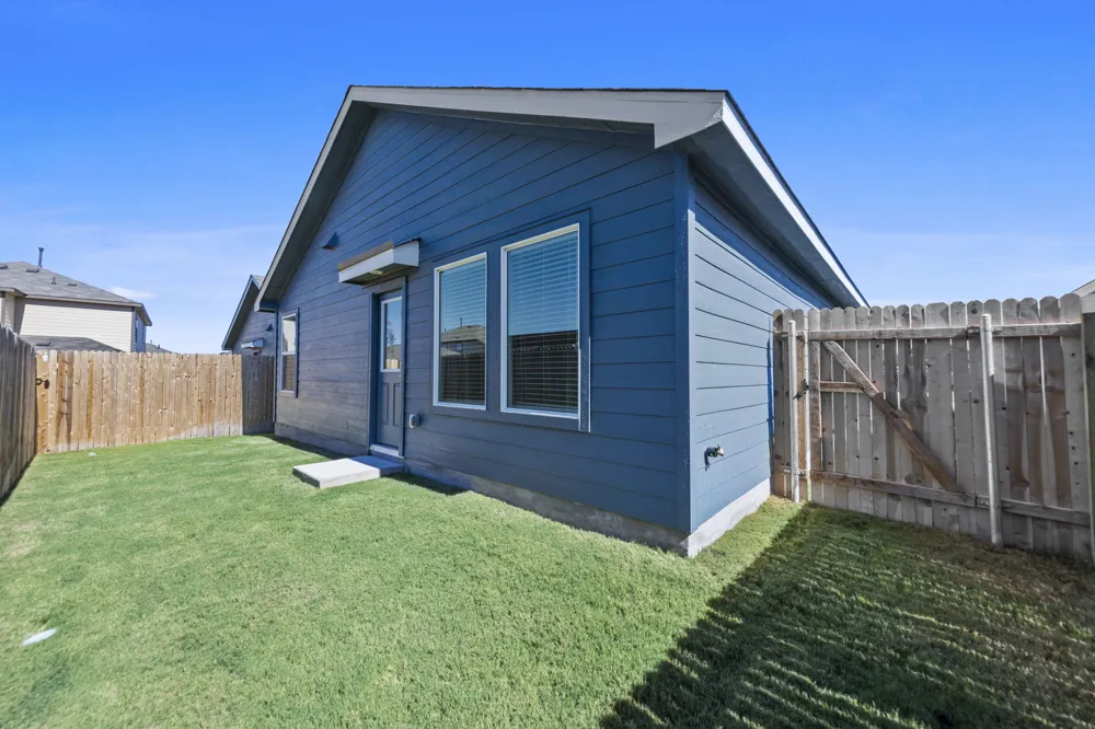 245 Ammolite Ln Maxwell, TX 78656