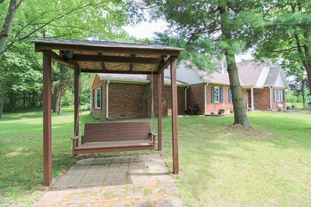 7390 325 W Fairland, IN 46126