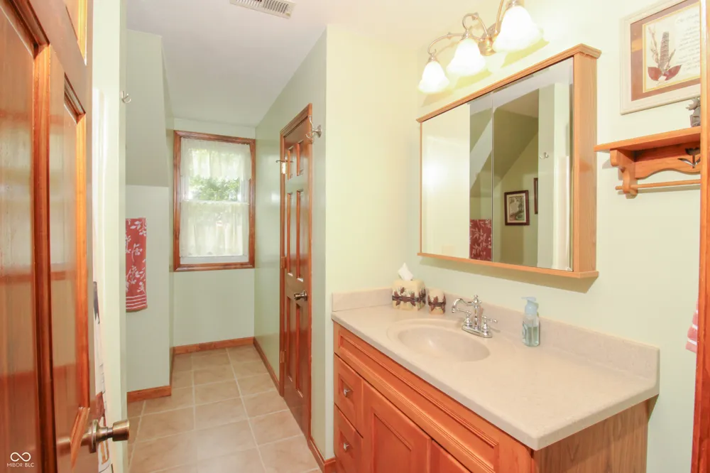 7390 325 W Fairland, IN 46126