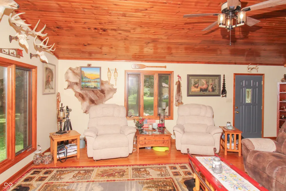 7390 325 W Fairland, IN 46126
