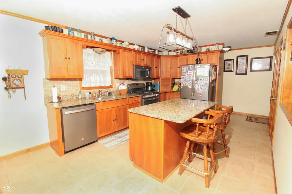 7390 325 W Fairland, IN 46126