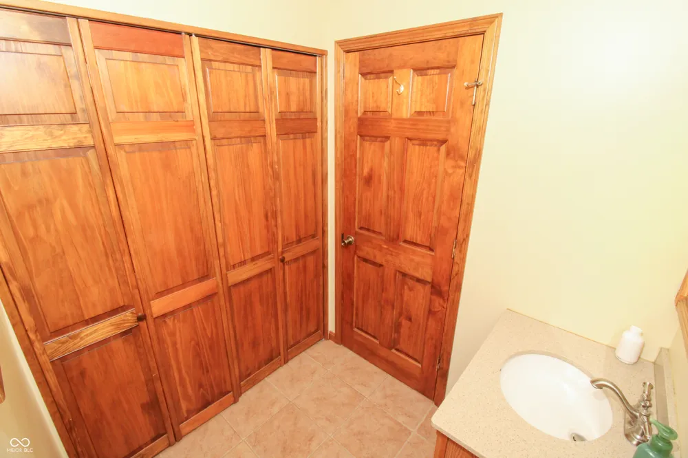 7390 325 W Fairland, IN 46126