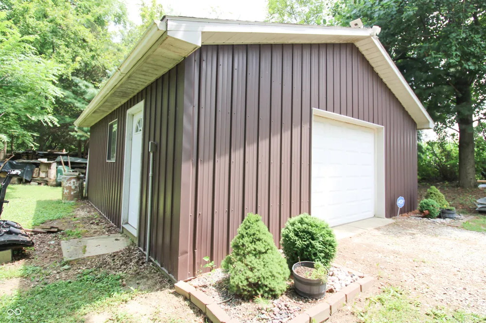 7390 325 W Fairland, IN 46126