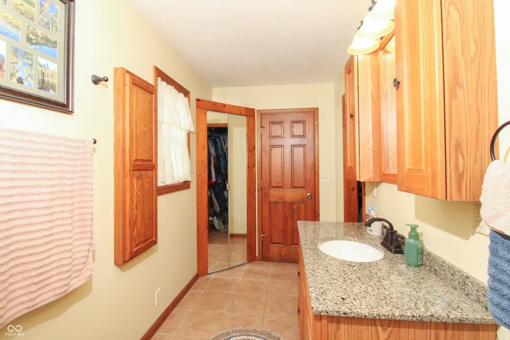 7390 325 W Fairland, IN 46126