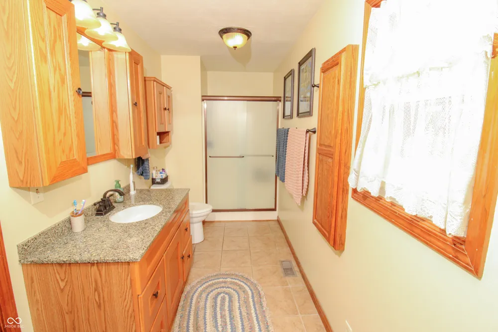 7390 325 W Fairland, IN 46126