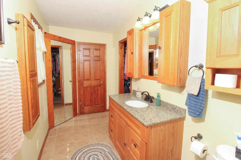 7390 325 W Fairland, IN 46126