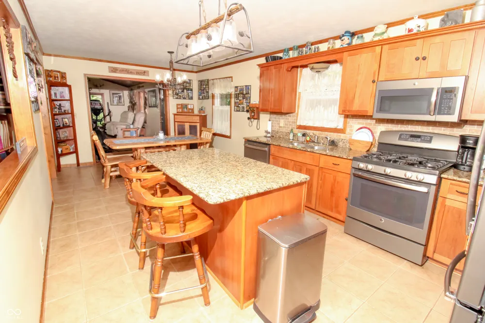 7390 325 W Fairland, IN 46126