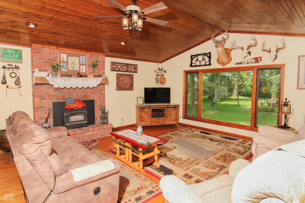 7390 325 W Fairland, IN 46126