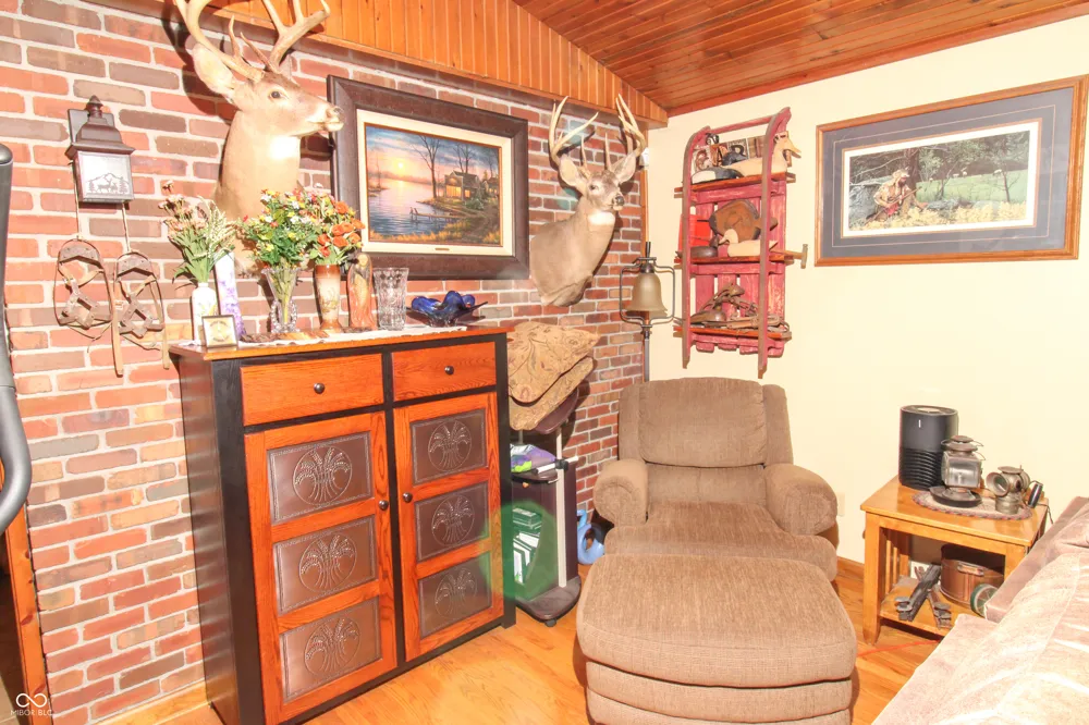 7390 325 W Fairland, IN 46126