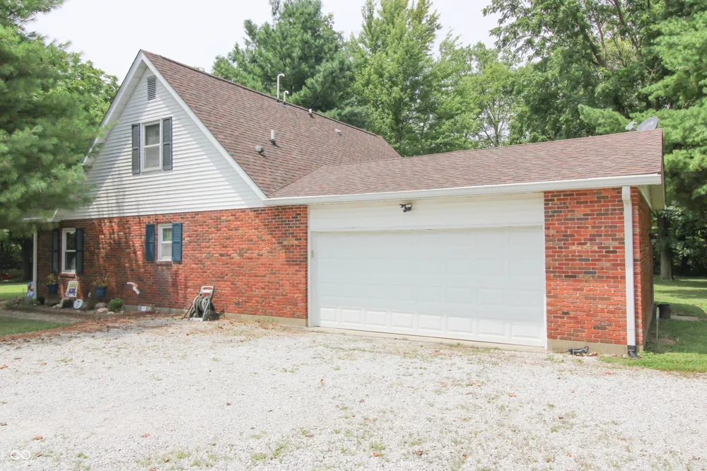 7390 325 W Fairland, IN 46126