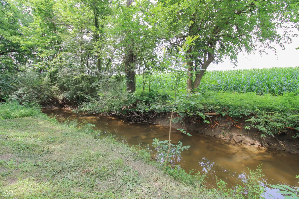 7390 325 W Fairland, IN 46126