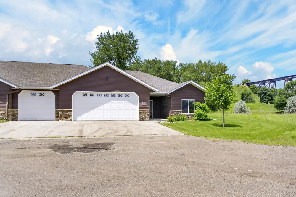 523 Legacy Lane Valley City, ND 58072