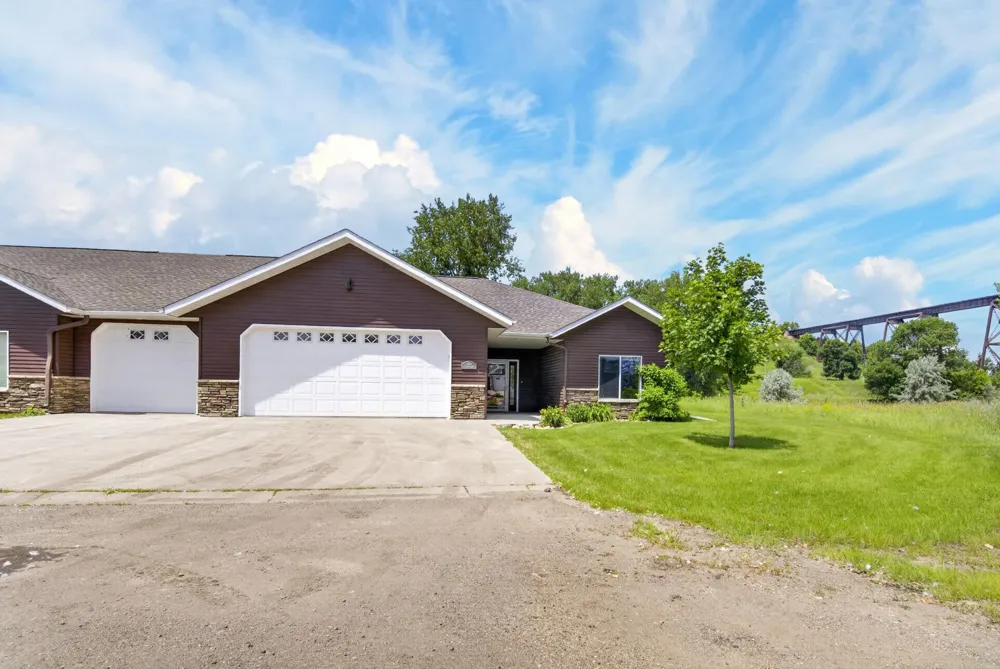523 Legacy Lane Valley City, ND 58072