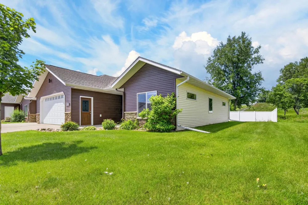 523 Legacy Lane Valley City, ND 58072