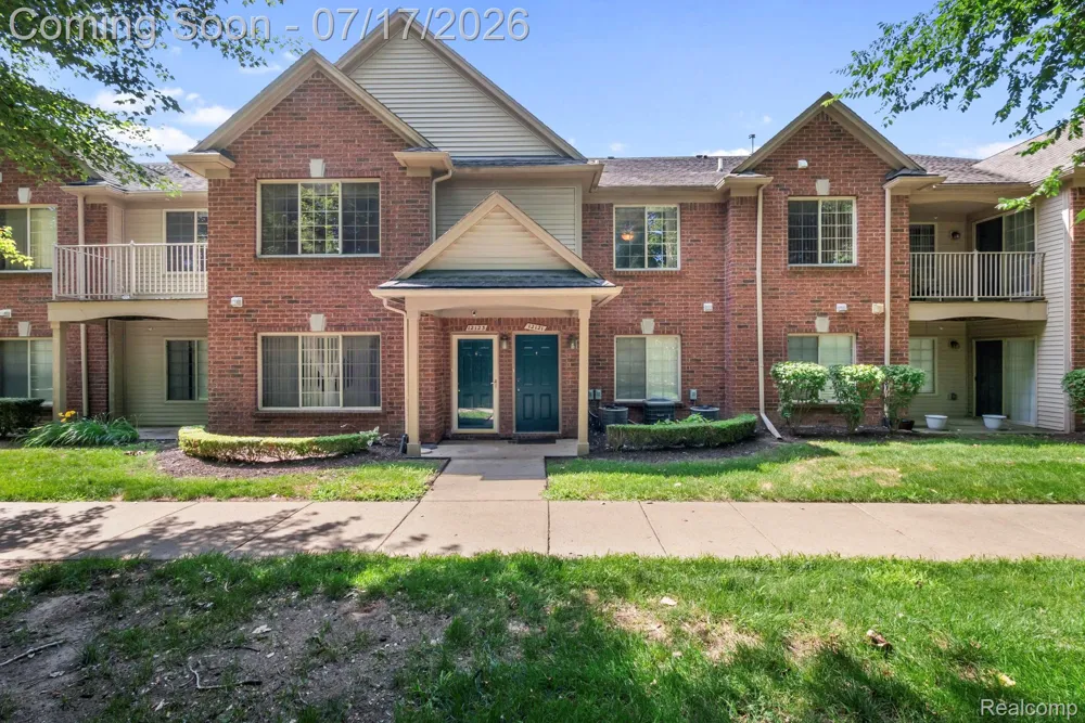 12121 Hidden View Court Utica City, MI 48315