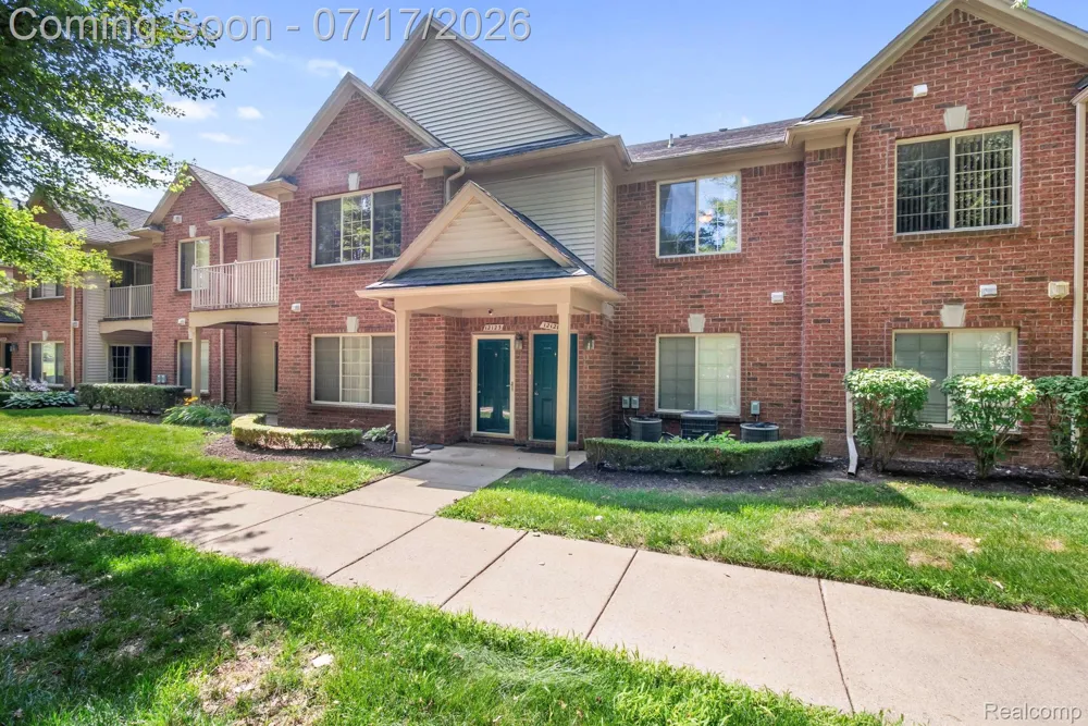 12121 Hidden View Court Utica City, MI 48315