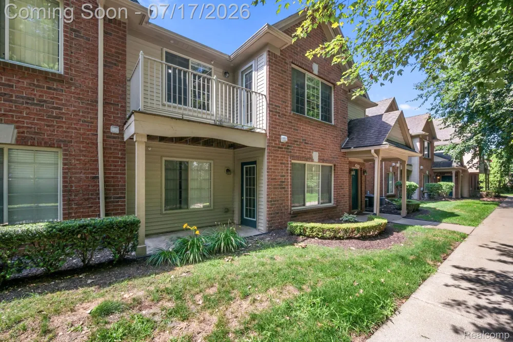 12121 Hidden View Court Utica City, MI 48315