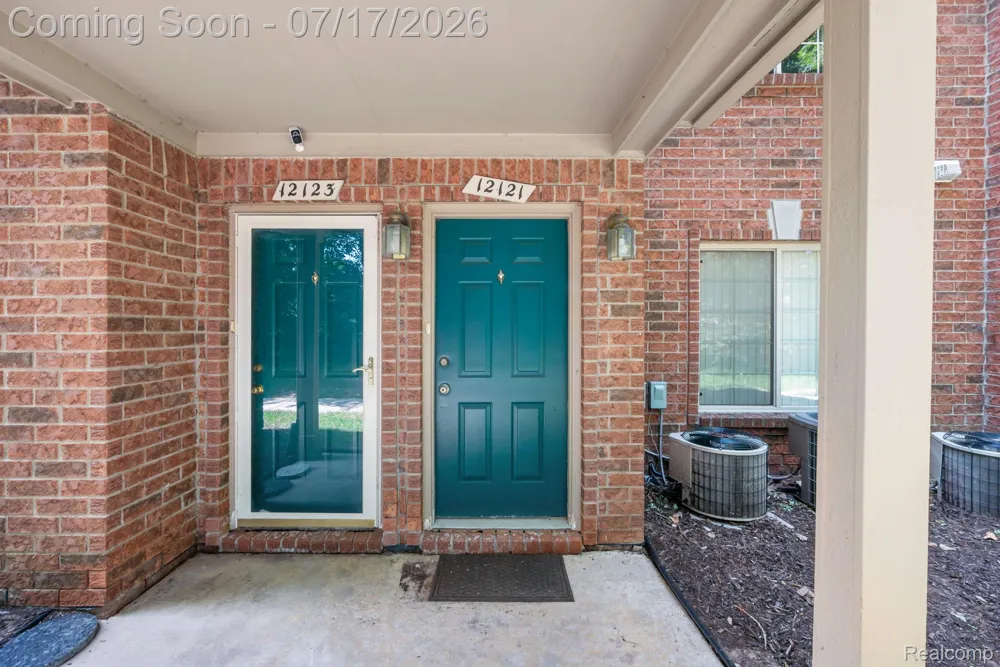 12121 Hidden View Court Utica City, MI 48315