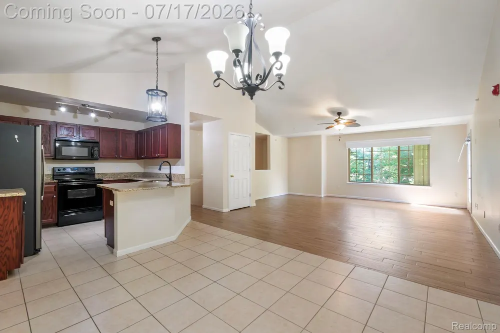 12121 Hidden View Court Utica City, MI 48315