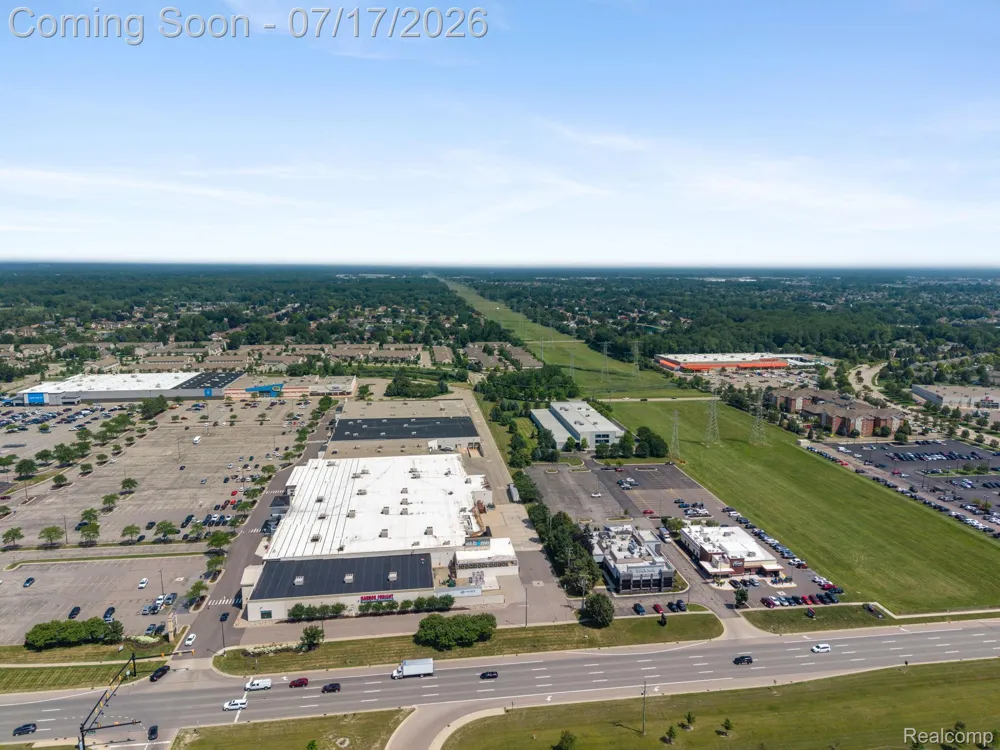 12121 Hidden View Court Utica City, MI 48315