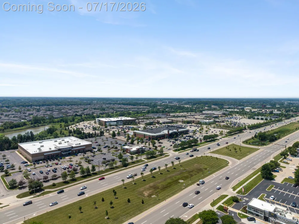 12121 Hidden View Court Utica City, MI 48315