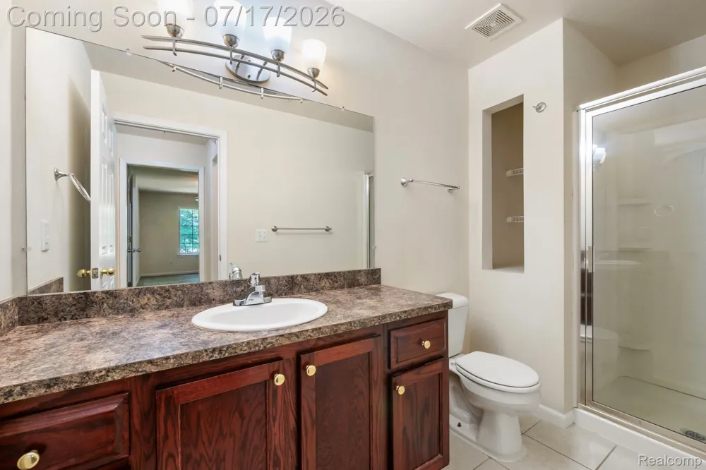 12121 Hidden View Court Utica City, MI 48315