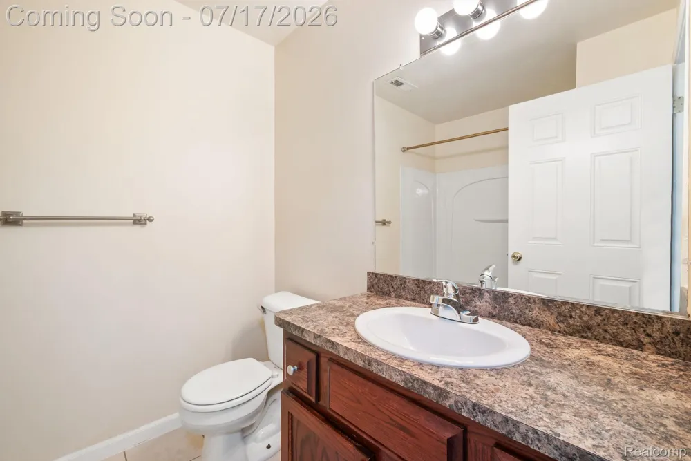 12121 Hidden View Court Utica City, MI 48315